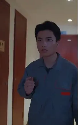 《快递不送了我要做大佬》：废柴逆袭爽剧，笑中带泪的江湖路